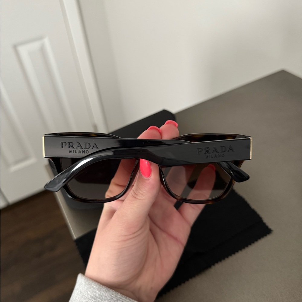 Prada Tortoise PR23XSF sunglasses - Picture 3 of 6
